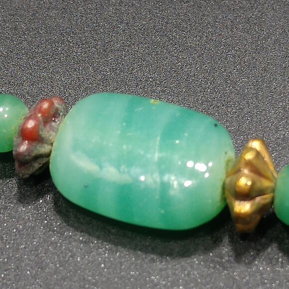 Vintage Green Glass 1930s Beaded Choker Necklace - Picture 7 of 10